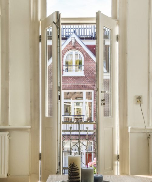 open-doors-in-the-city-apartment-2026-03-18-08-15-32-utc